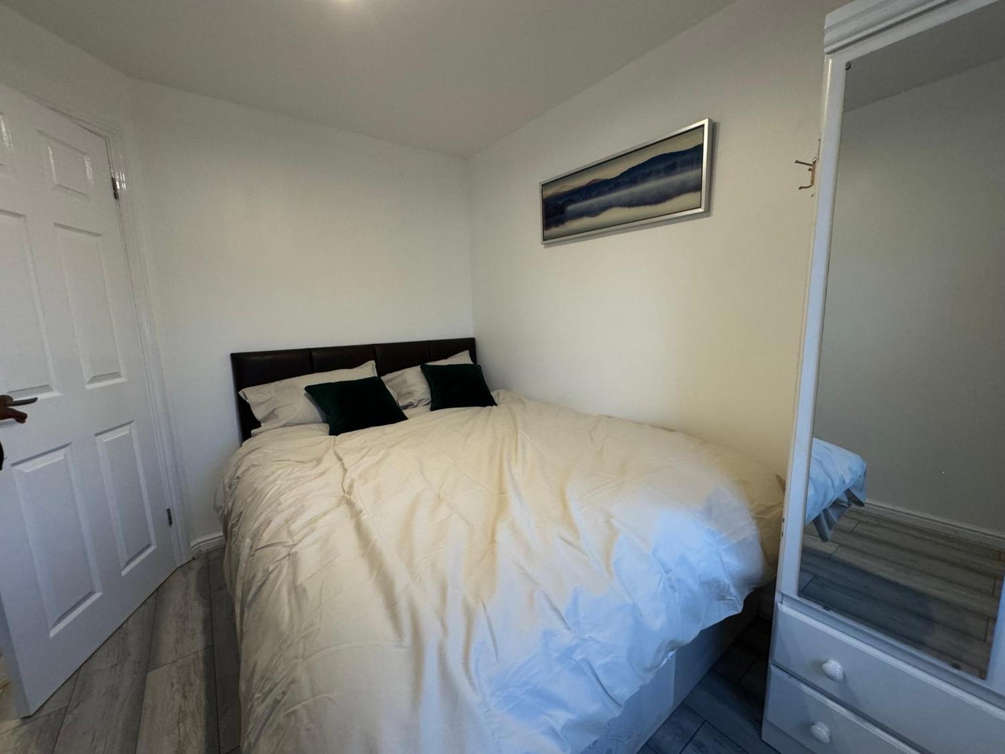 Spacious 3 Bedroom Home, With Private Driveway 5 Minutes From Excel Centre & Custom House Vakantiehuis