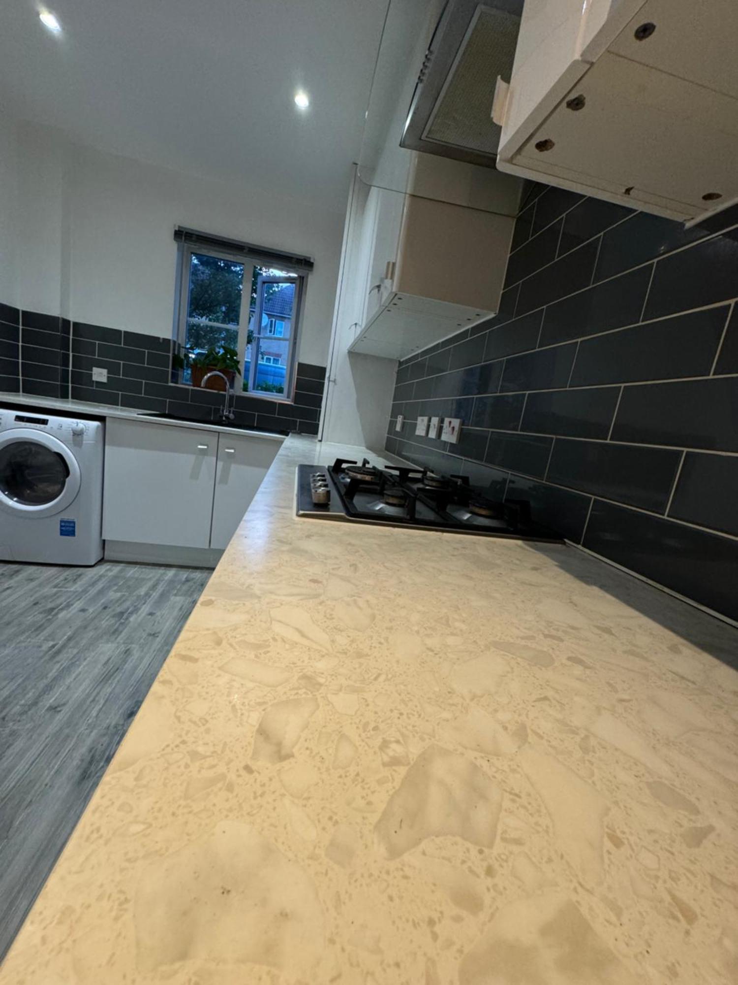 Vakantiehuis Spacious 3 Bedroom Home, With Private Driveway 5 Minutes From Excel Centre & Custom House *