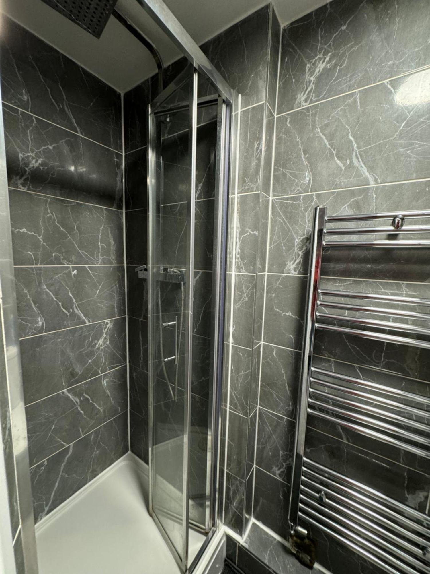 Spacious 3 Bedroom Home, With Private Driveway 5 Minutes From Excel Centre & Custom House Vakantiehuis *