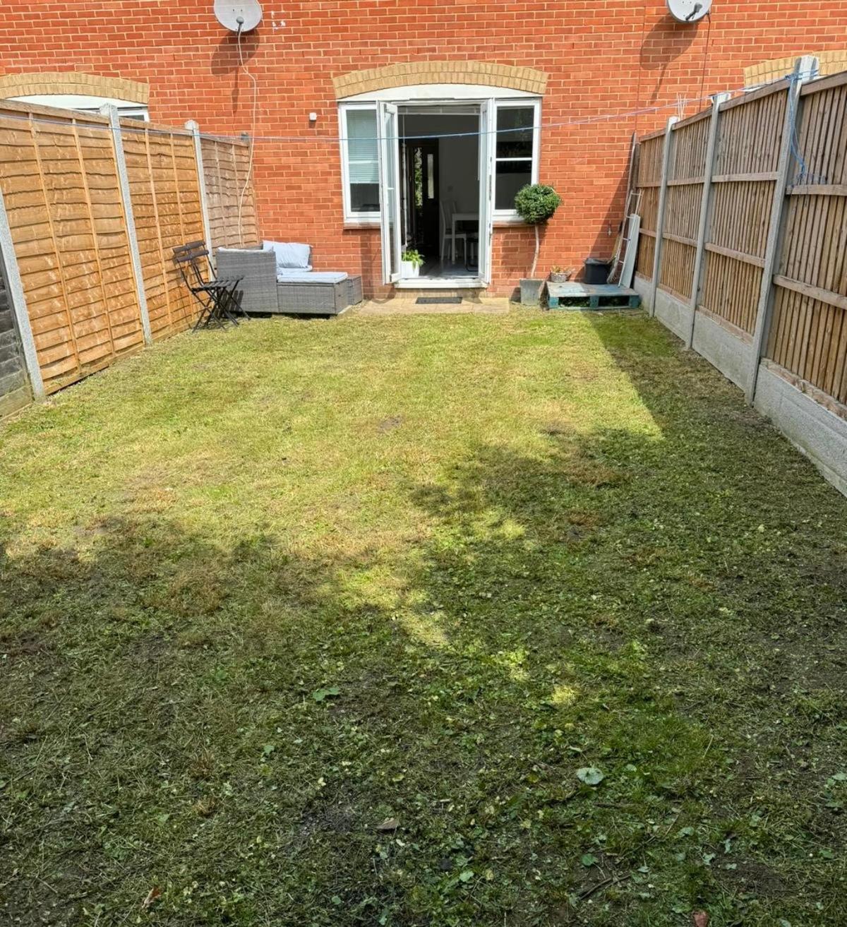Spacious 3 Bedroom Home, With Private Driveway 5 Minutes From Excel Centre & Custom House Vakantiehuis Londen